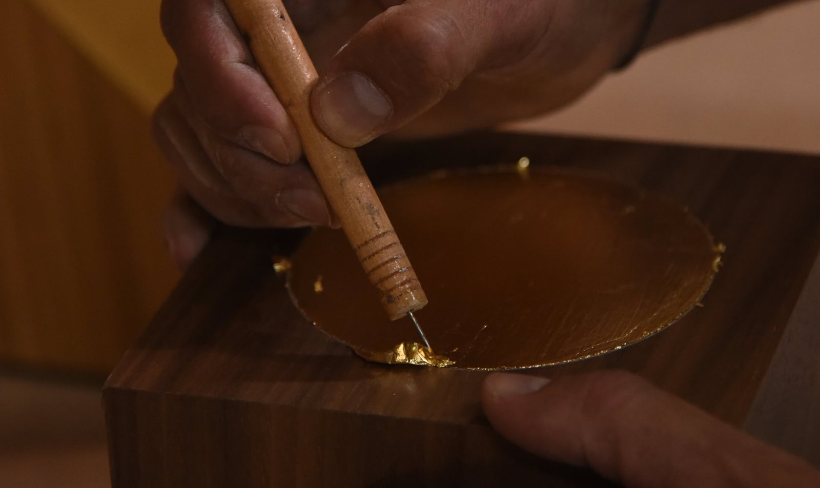 Detalle de urna de mármol